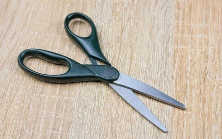 clipart:4icawmame9m= scissors